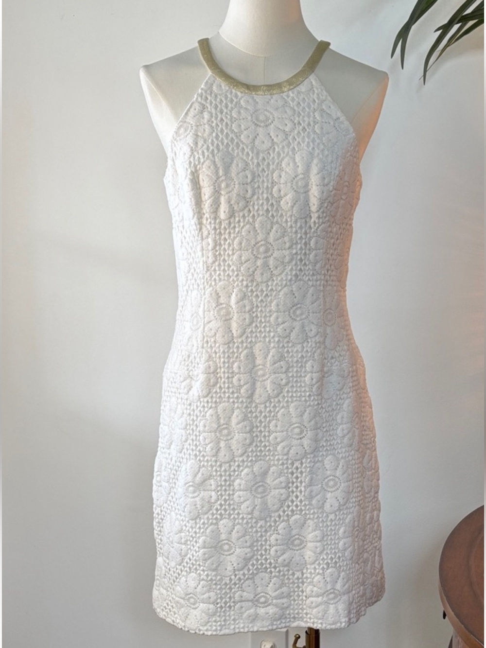 Lilly Pulitzer Elegant White Floral Cocktail Dress Gold Neckline 2